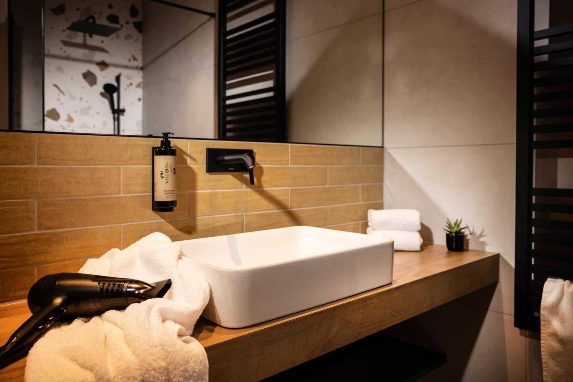 Zeit Und Raum Hotel - Self Check-In Eggelsberg 外观 照片