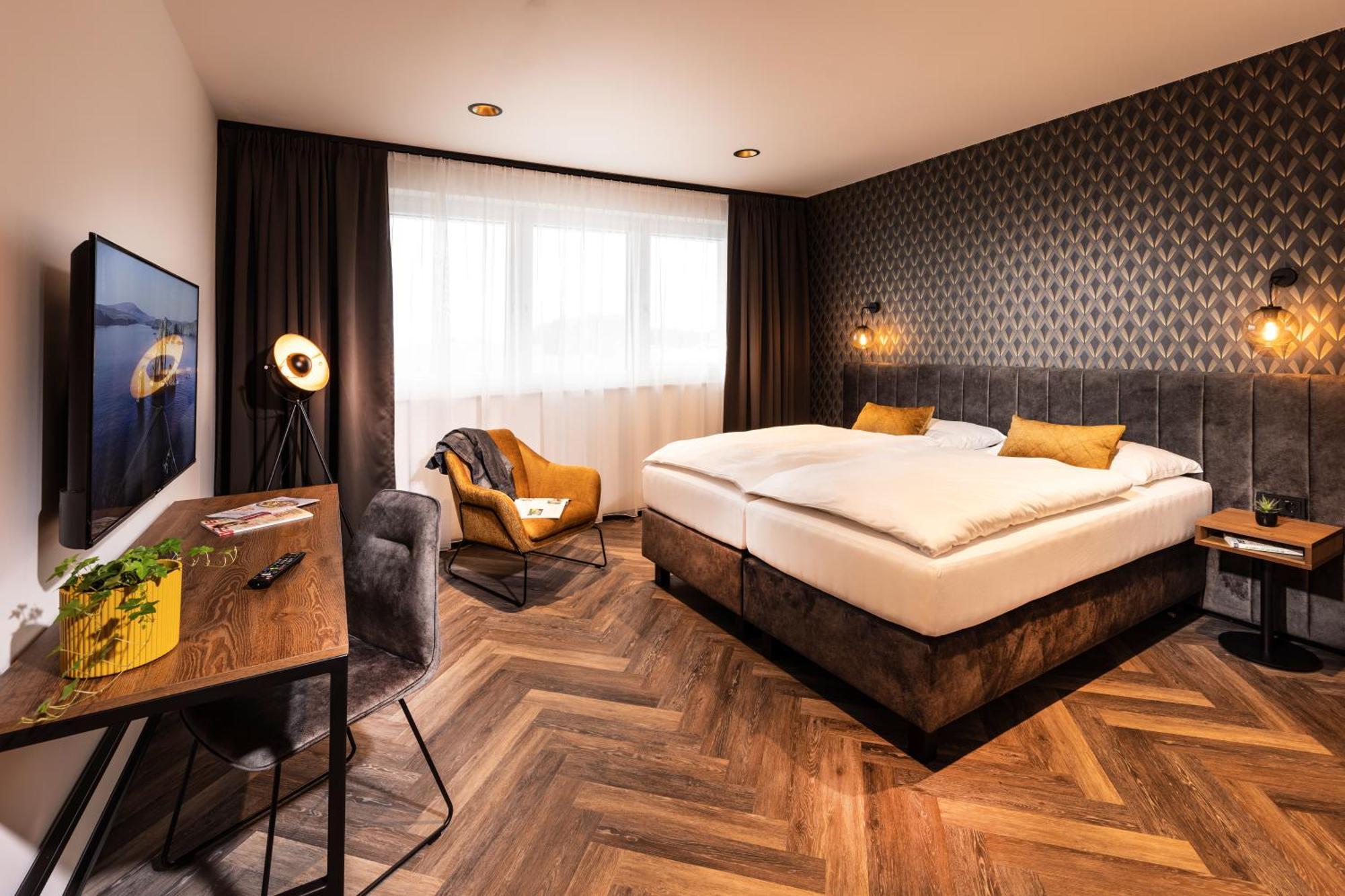 Zeit Und Raum Hotel - Self Check-In Eggelsberg 外观 照片
