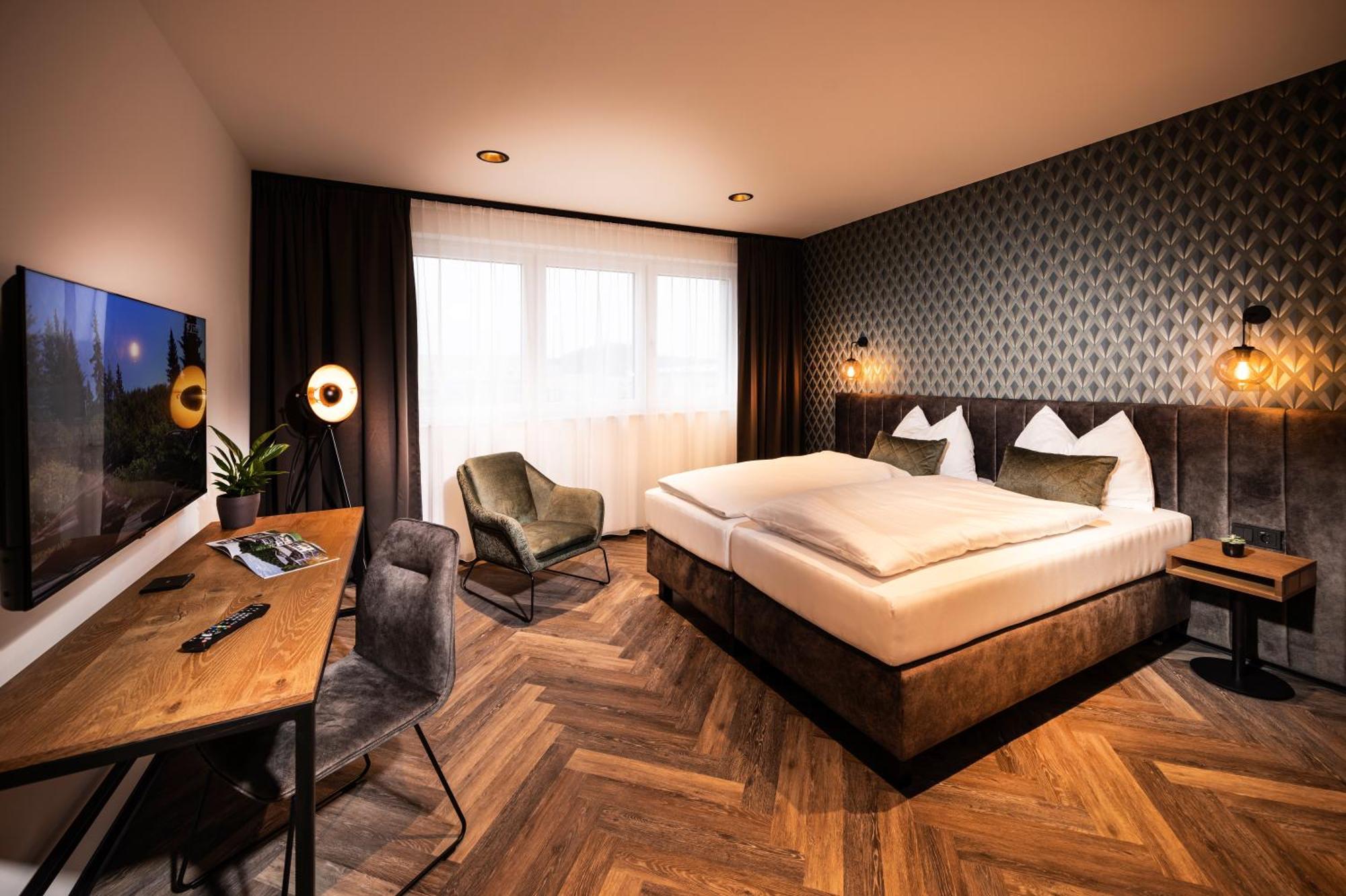 Zeit Und Raum Hotel - Self Check-In Eggelsberg 外观 照片